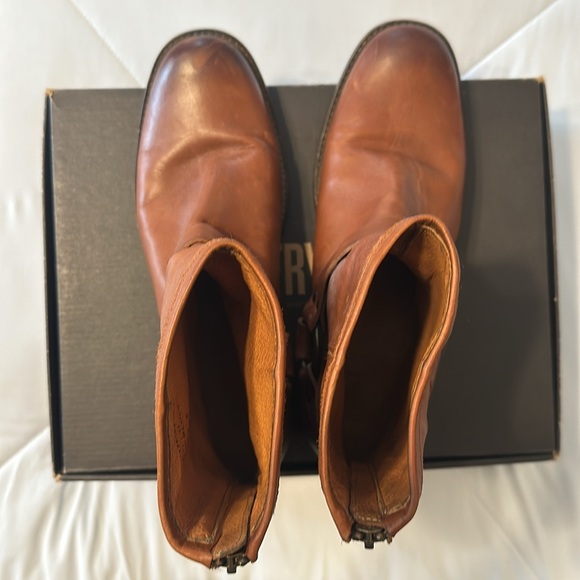 FRYE Phillip Harness Short Women’s Leather Boots Sz 10 EUC in cognac/brown - Picture 8 of 11